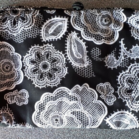 Retired Thirty One Jewelry Roll Pouch Case Holder Black & White Travel Storage - Picture 2 of 4